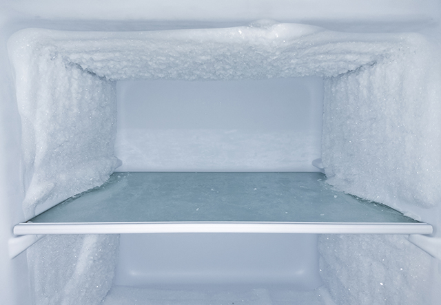 冷凍庫に霜ができているようす